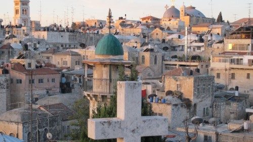 Gerusalemme panorama con croce.jpg